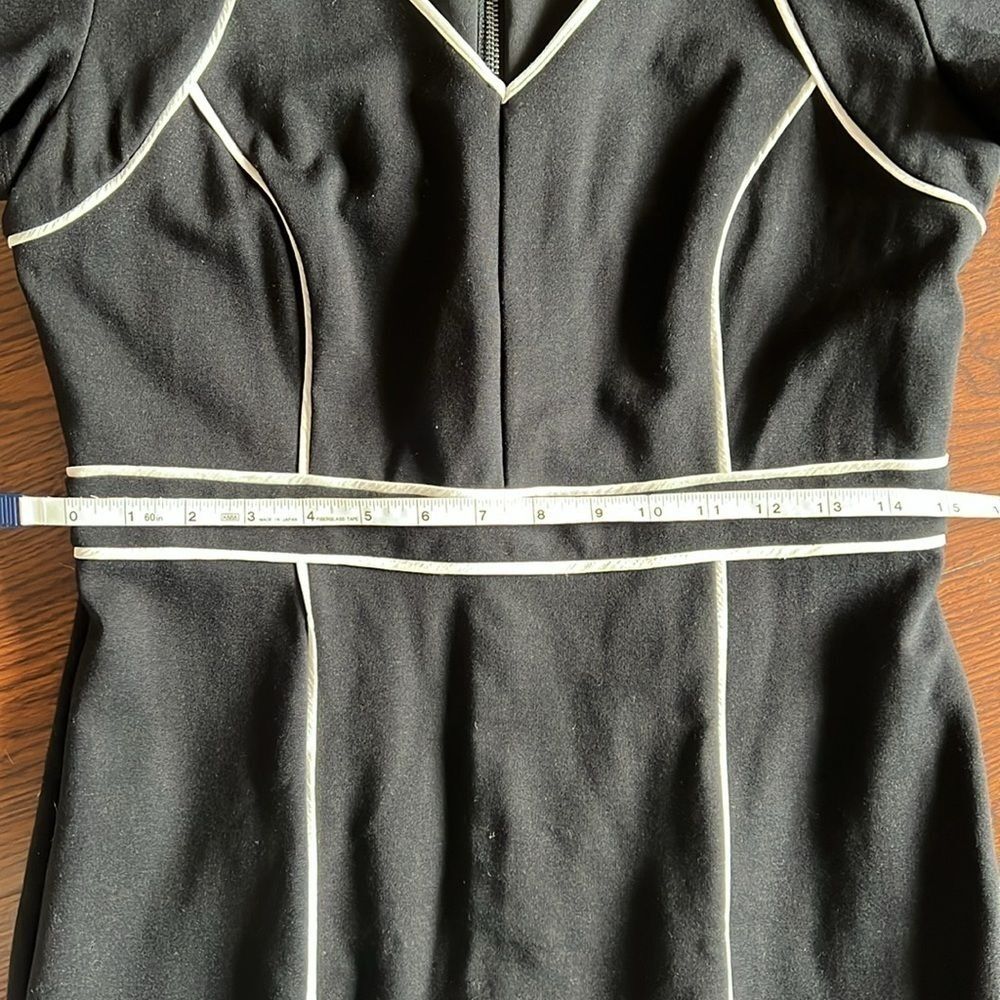 Nue By Shani Black/White V-Neck Piped Detail Tulip Hem Midi Dress. Size 8. - Picture 10 of 10